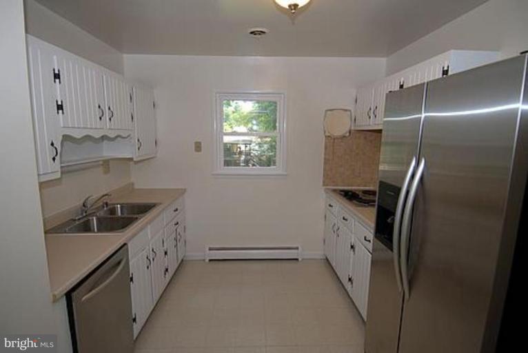 14107 Grayson Road Woodbridge, VA 22191 - Photo 3 of 17 Kitchen