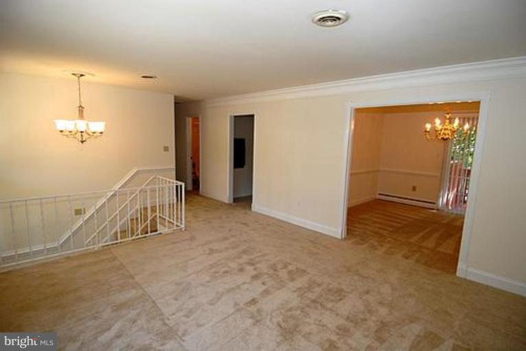 14107 Grayson Road Woodbridge, VA 22191 - Photo 5 of 17 Living Room