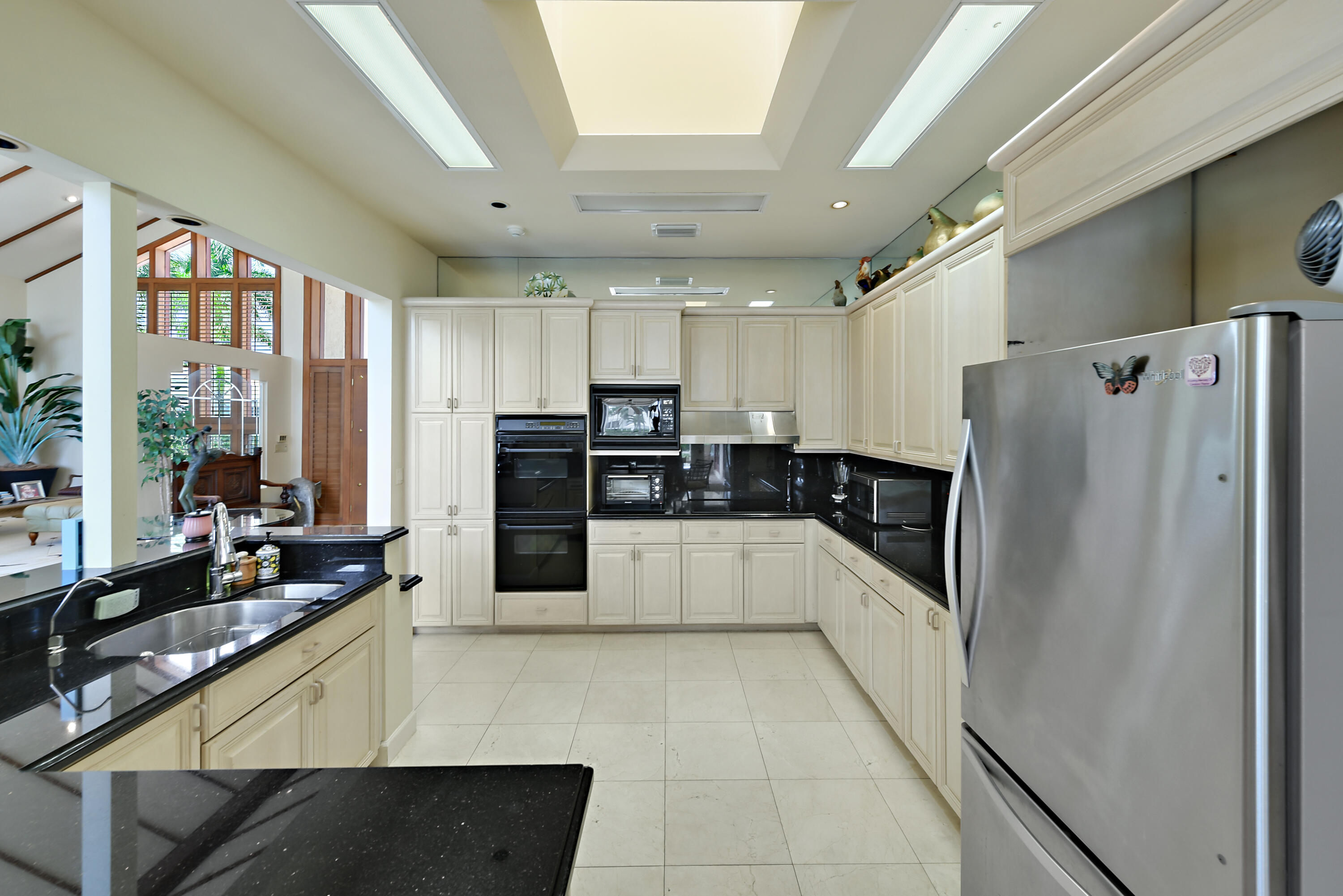 6923 Queenferry Circle Boca Raton, FL 33496 - Photo 7 of 82 kitchen