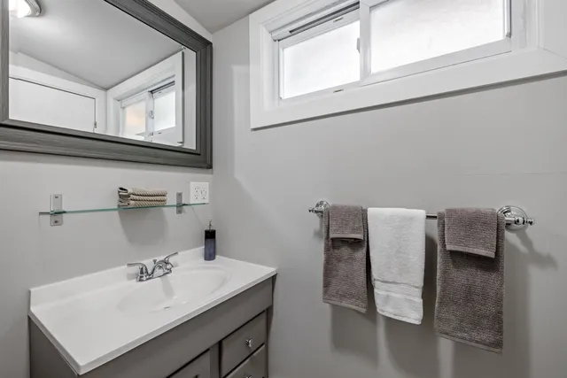 $1,899 | 792 Grove Street, Unit 4, Manchester, NH 03103