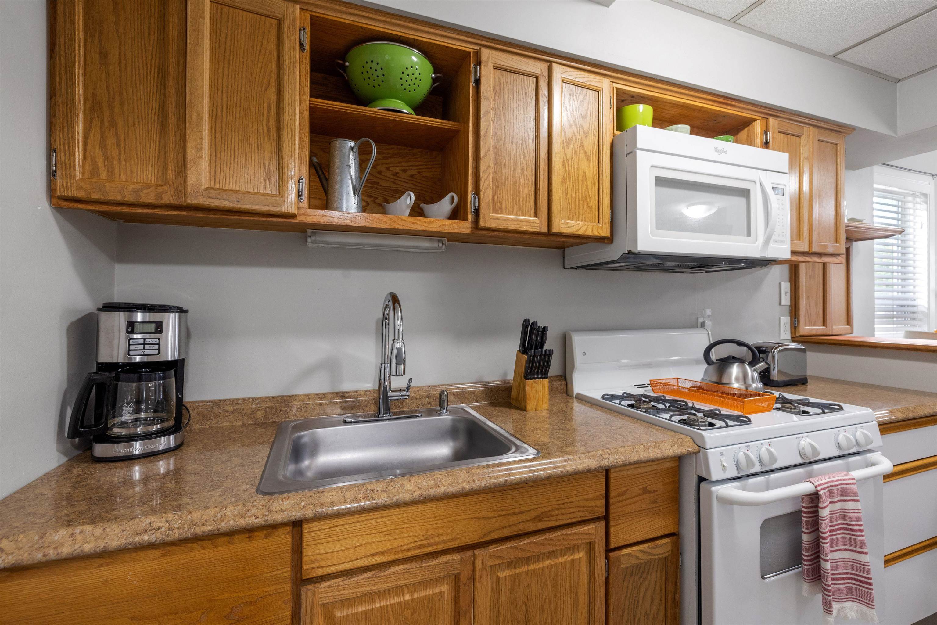 792 Grove Street, Unit 4 Manchester, NH 03103 - Photo 6 of 24