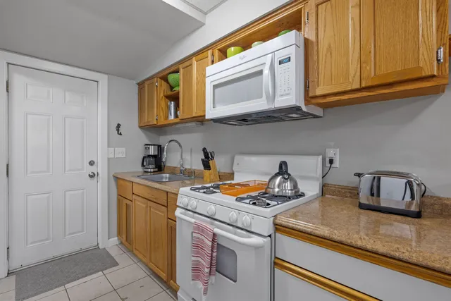 $1,899 | 792 Grove Street, Unit 4, Manchester, NH 03103