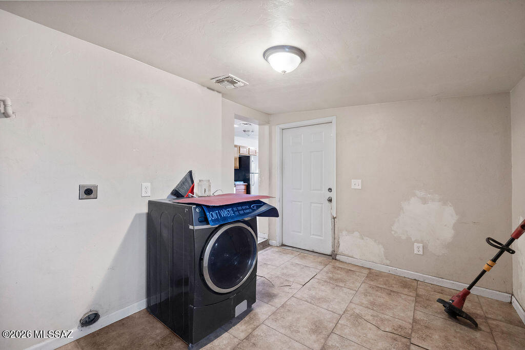 1301 West Kleindale Road Tucson, AZ 85705 - Photo 14 of 27 a utility room with dryer and washer