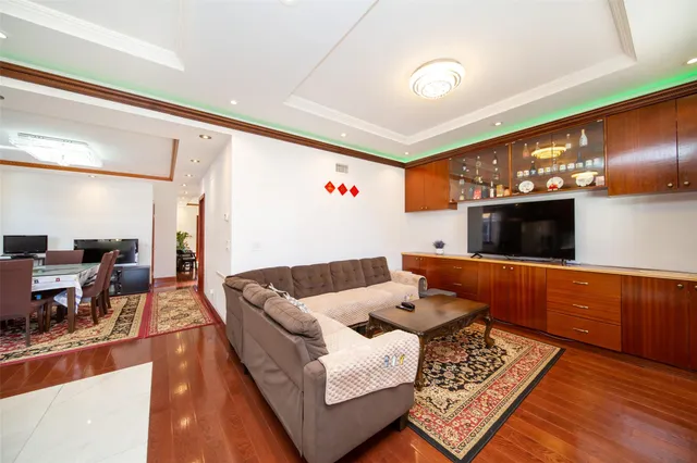 $1,948,000 | 56-18 187th Street | Auburndale