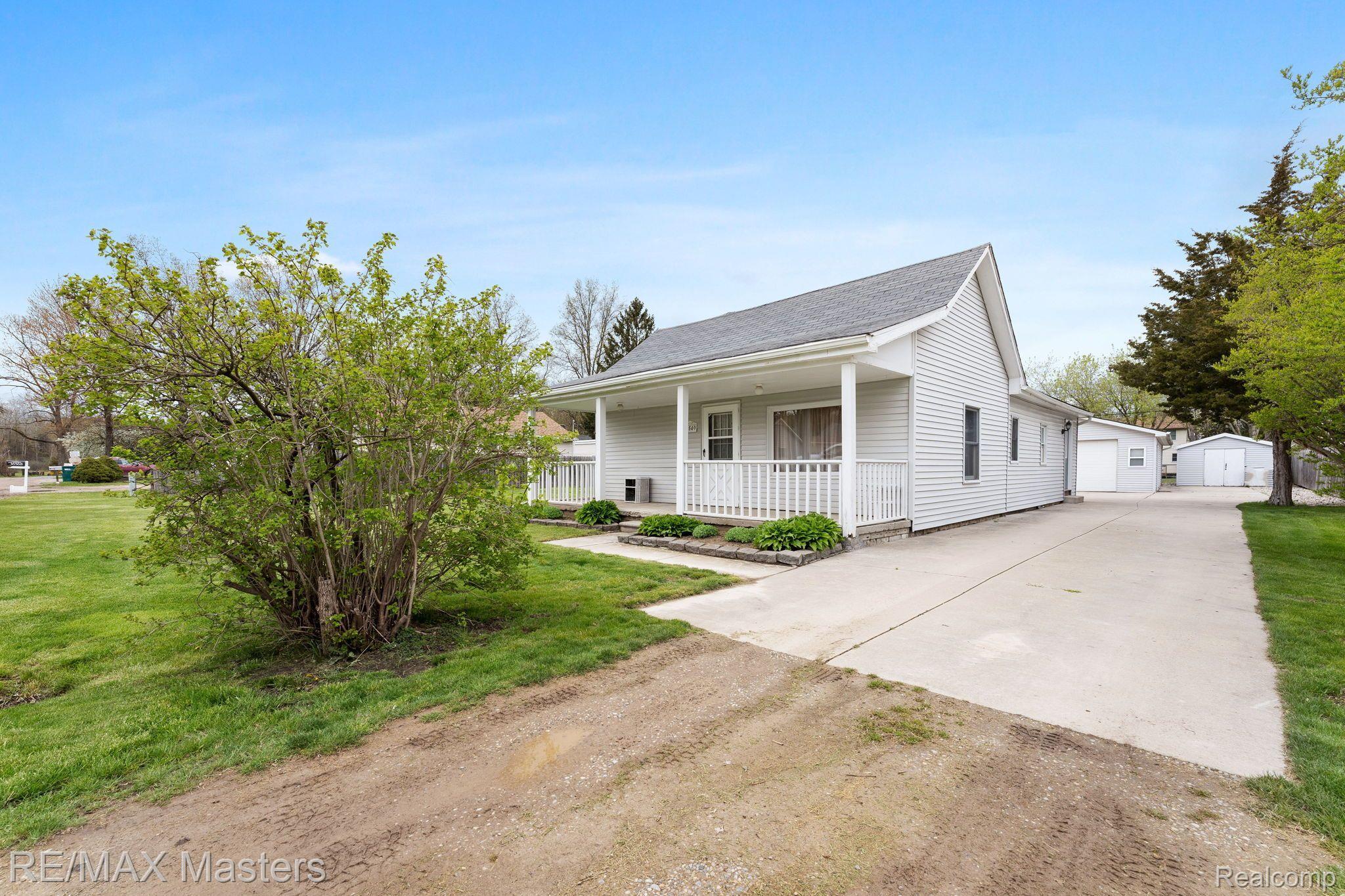 36540 Bismark Road New Boston, MI 48164 - Photo 2 of 25 Driveway Entrance