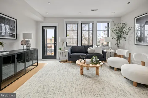 $885,000 | 330 16th Street Southeast, Unit 2, Washington, DC 20003