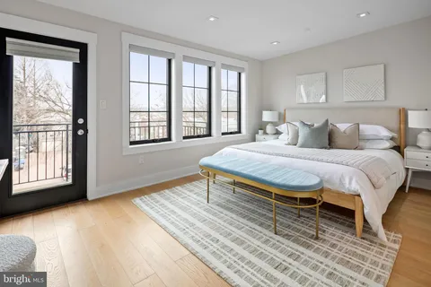 $885,000 | 330 16th Street Southeast, Unit 2, Washington, DC 20003