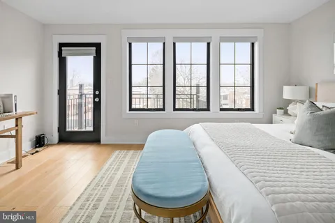 $885,000 | 330 16th Street Southeast, Unit 2, Washington, DC 20003