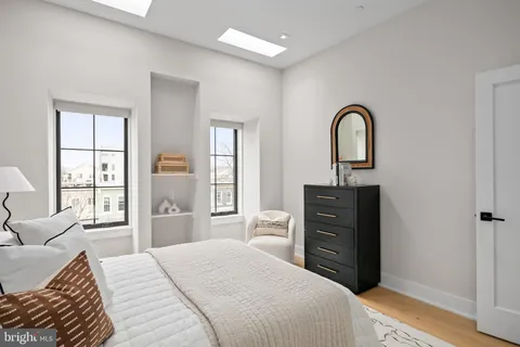 $885,000 | 330 16th Street Southeast, Unit 2, Washington, DC 20003