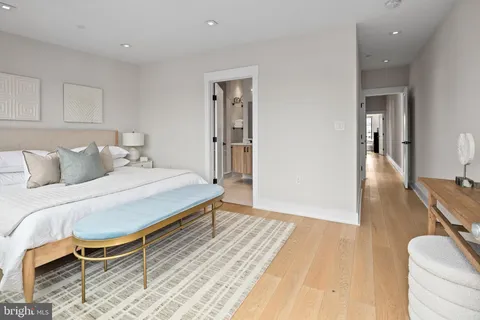 $885,000 | 330 16th Street Southeast, Unit 2, Washington, DC 20003