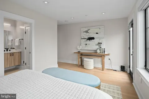 $885,000 | 330 16th Street Southeast, Unit 2, Washington, DC 20003