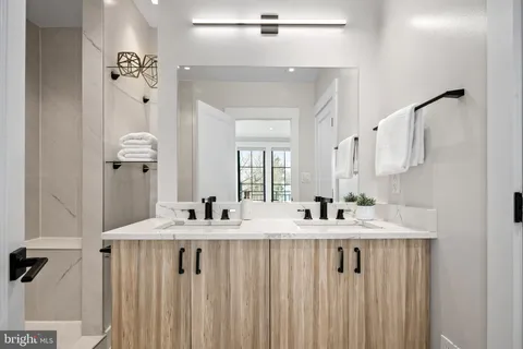 $885,000 | 330 16th Street Southeast, Unit 2, Washington, DC 20003