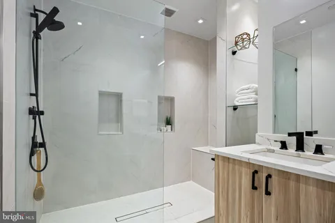 $885,000 | 330 16th Street Southeast, Unit 2, Washington, DC 20003