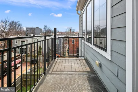 $885,000 | 330 16th Street Southeast, Unit 2, Washington, DC 20003