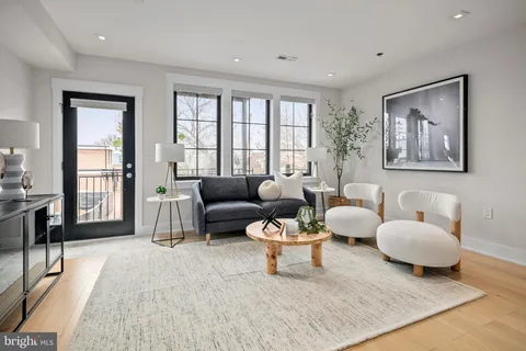 $885,000 | 330 16th Street Southeast, Unit 2, Washington, DC 20003
