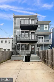 $885,000 | 330 16th Street Southeast, Unit 2, Washington, DC 20003