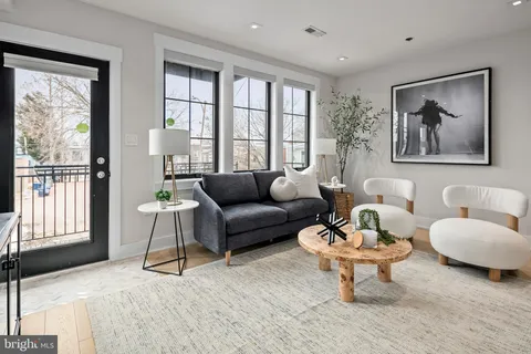 $885,000 | 330 16th Street Southeast, Unit 2, Washington, DC 20003