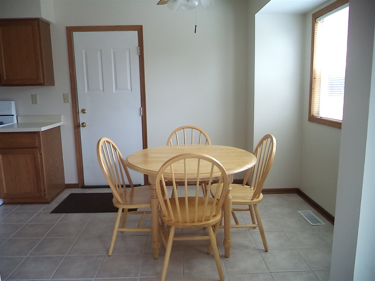 6333 Upper Ridge Way Roscoe, IL 61073 - Photo 11 of 24 Gallery Image 11