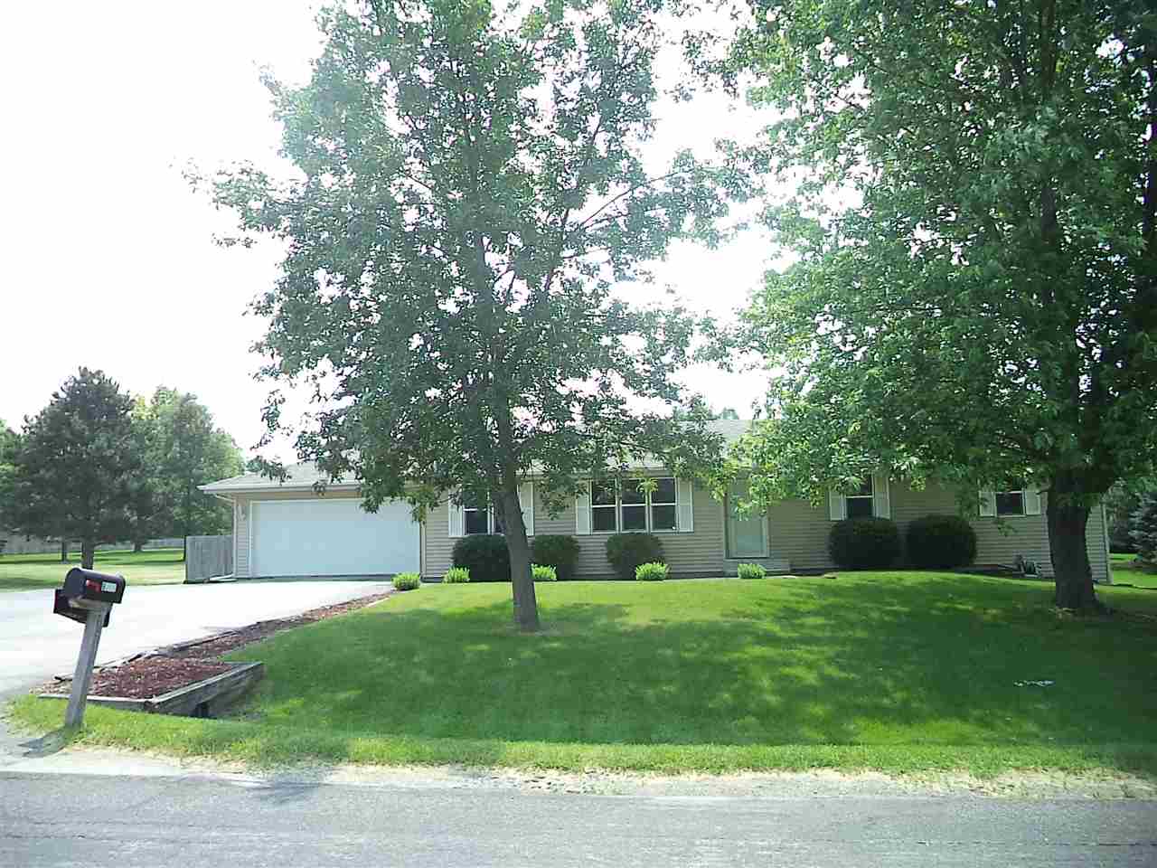 6333 Upper Ridge Way Roscoe, IL 61073 - Photo 3 of 24 Gallery Image 3