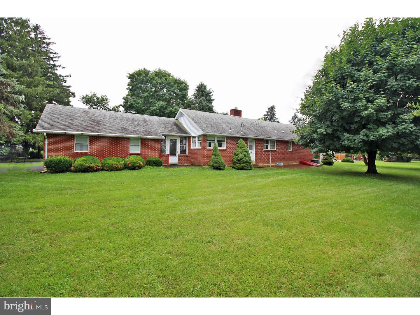 833 Sherers Hill Road Riegelsville, PA 18077 - Photo 2 of 25