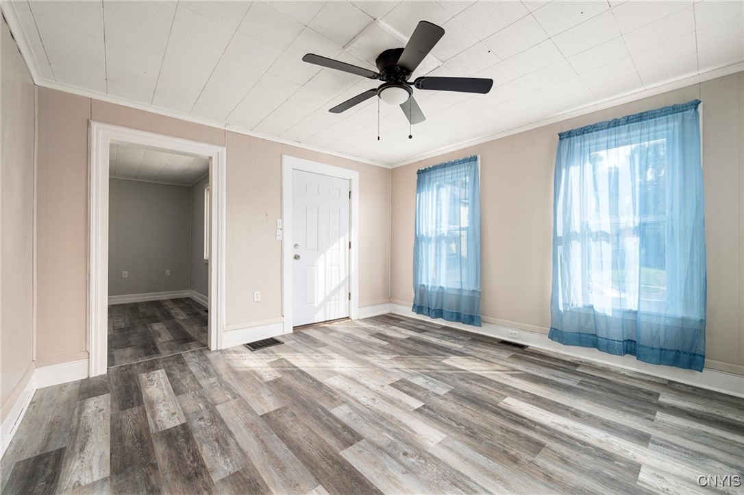 136 Osborne Street Auburn, NY 13021 - Photo 3 of 37