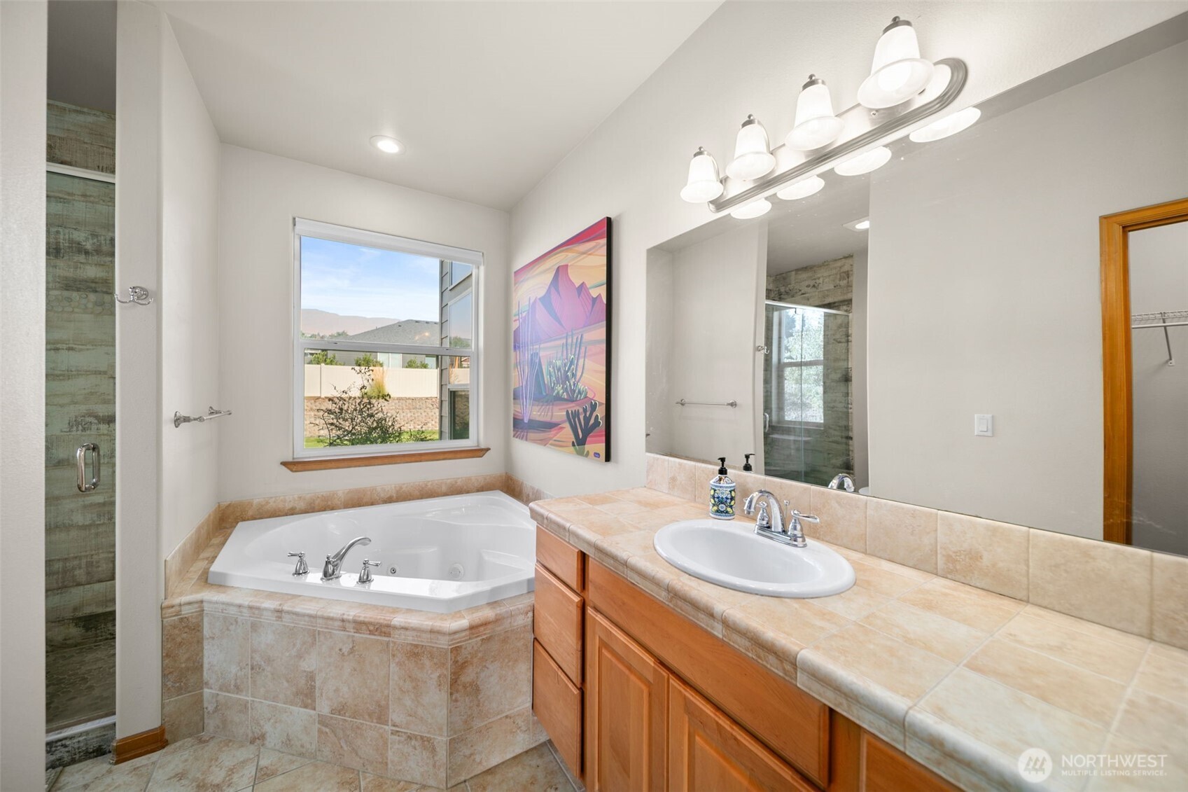 194 Lilly Lane Wenatchee, WA 98801 - Photo 11 of 37 a bathroom with a granite countertop sink a large mirror and a bathtub