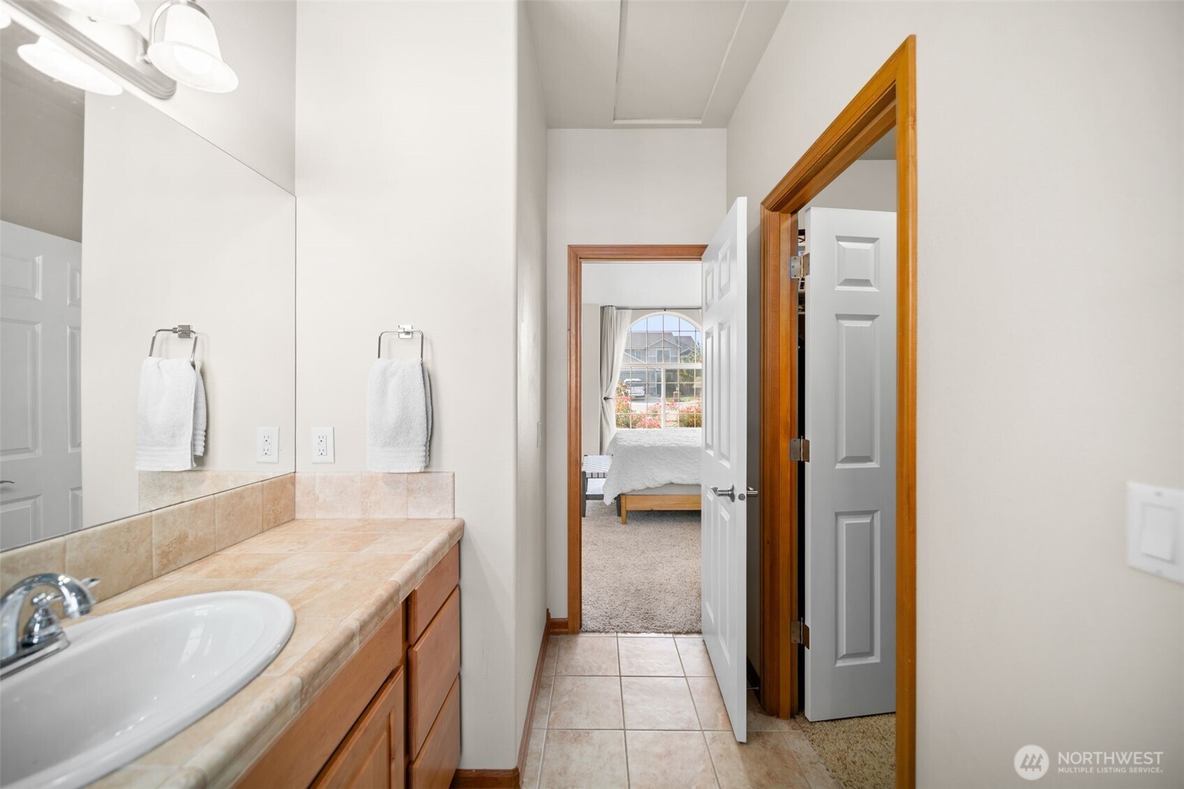 194 Lilly Lane Wenatchee, WA 98801 - Photo 12 of 37 a en suite bathroom with a granite countertop sink and a mirror