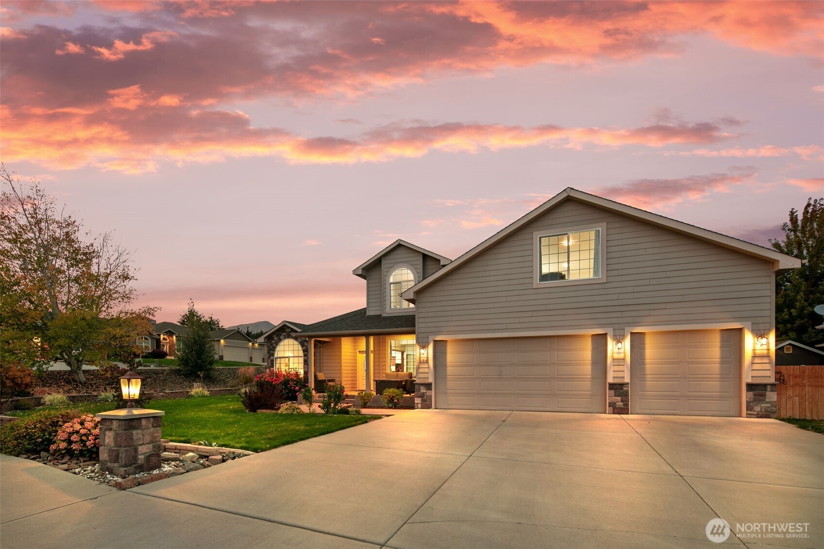 194 Lilly Lane Wenatchee, WA 98801 - Photo 2 of 37 a front view of a house with a yard and garage