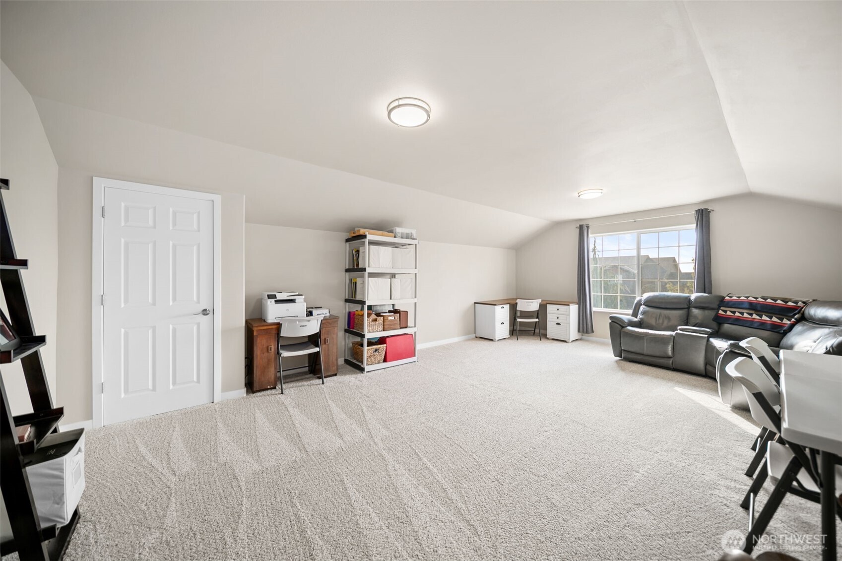 194 Lilly Lane Wenatchee, WA 98801 - Photo 22 of 37 a bed room with furniture and a gym machine