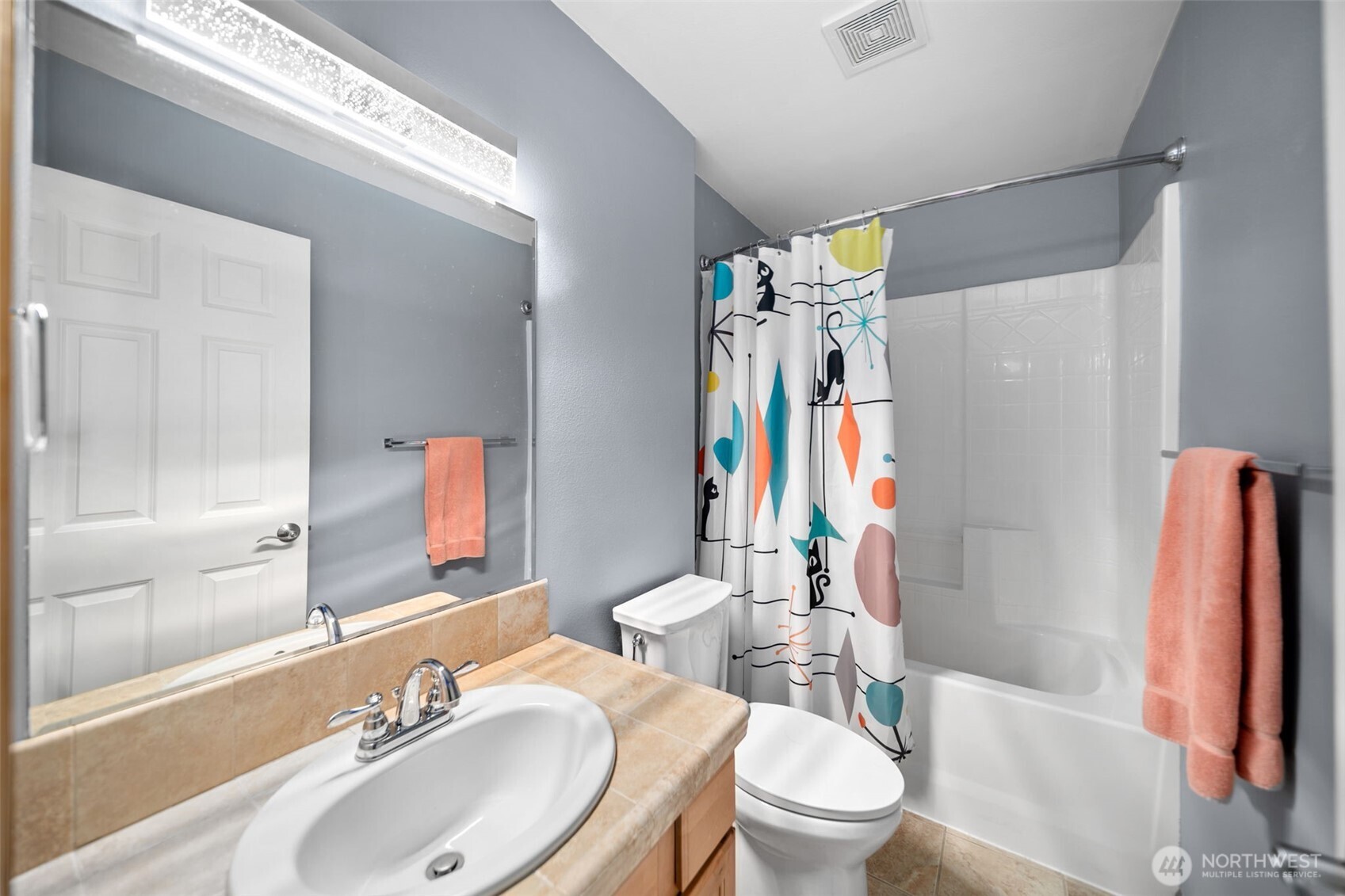 194 Lilly Lane Wenatchee, WA 98801 - Photo 25 of 37 a bathroom with a sink toilet and shower