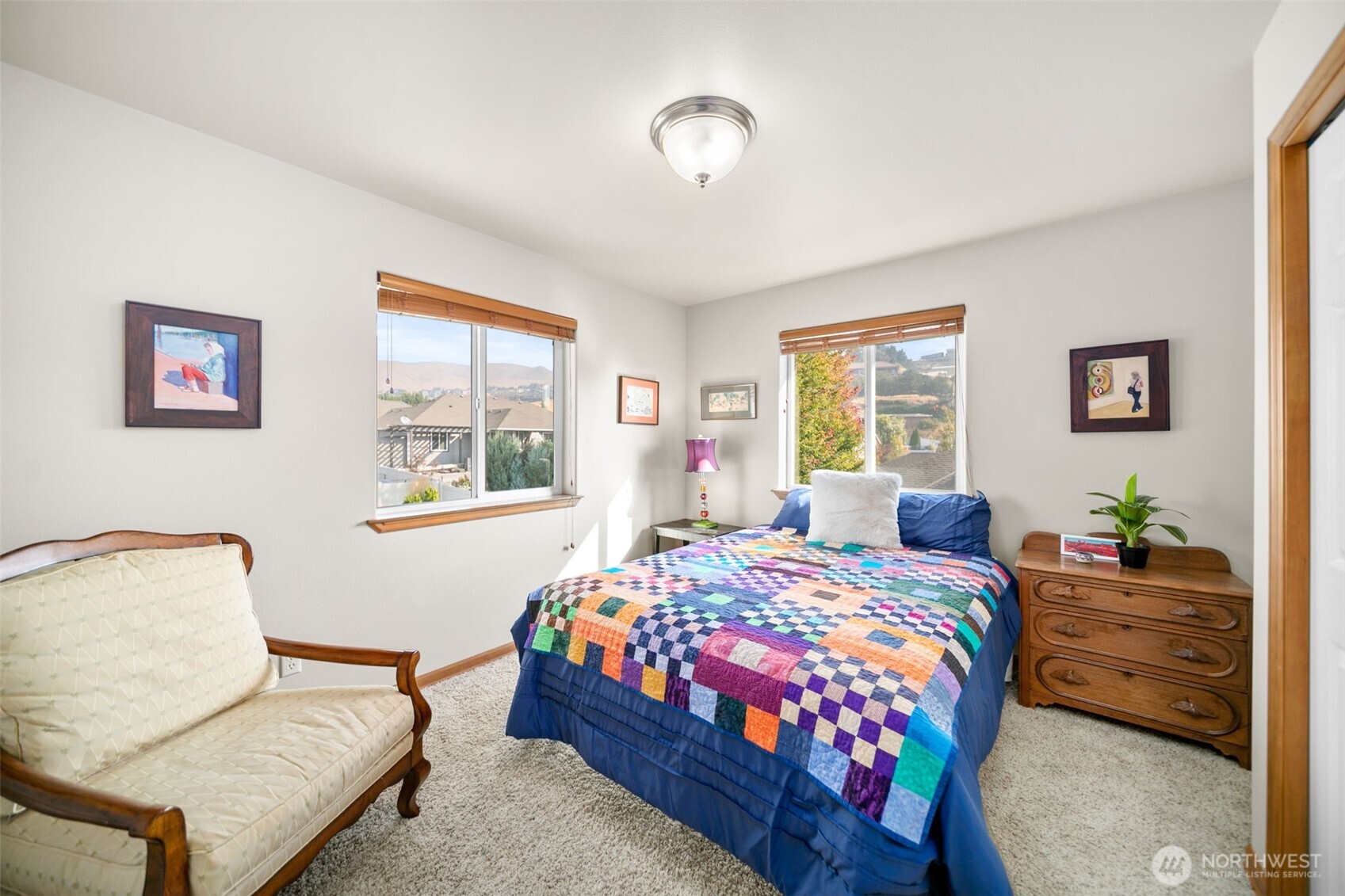 194 Lilly Lane Wenatchee, WA 98801 - Photo 26 of 37 a bedroom with a bed and wooden floor