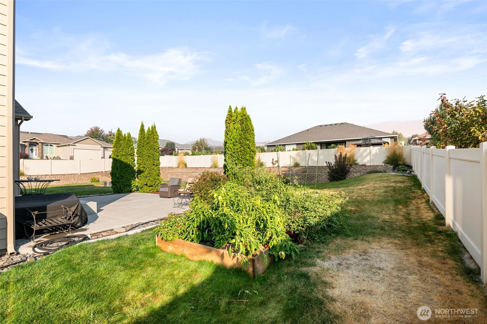 194 Lilly Lane Wenatchee, WA 98801 - Photo 34 of 37 a view of a garden with plants