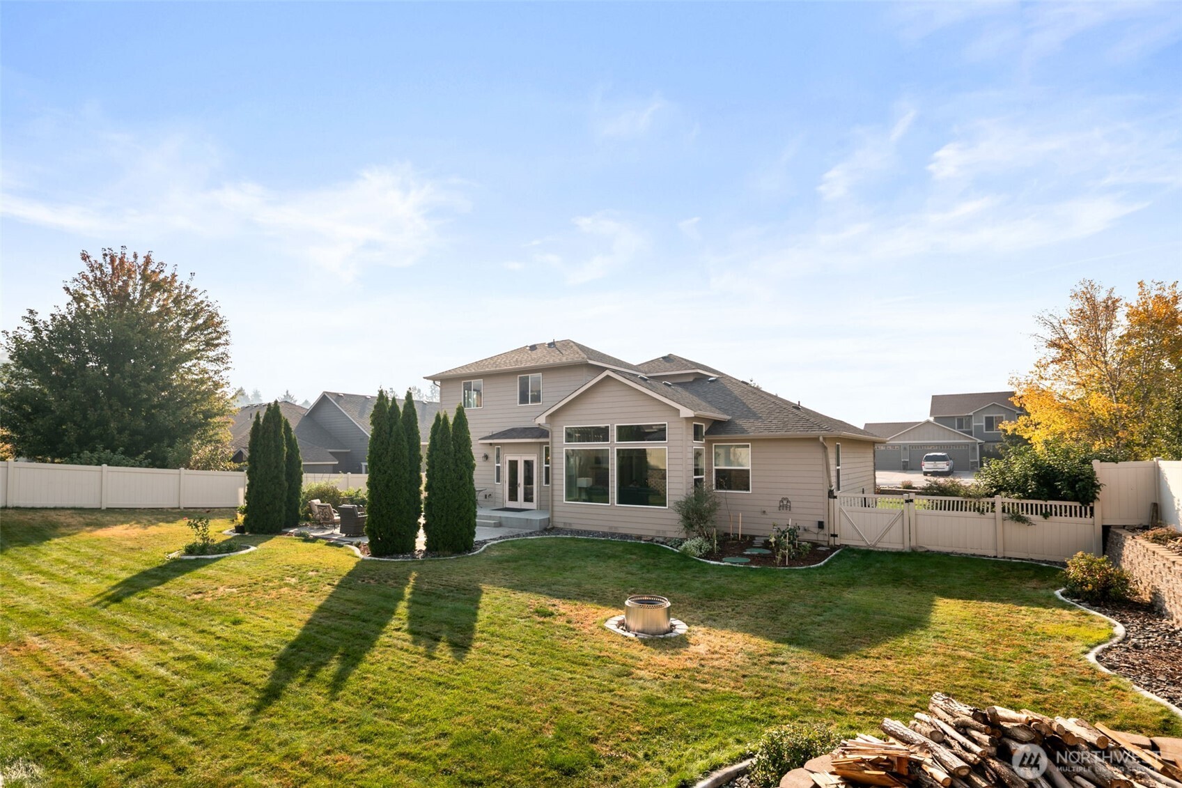194 Lilly Lane Wenatchee, WA 98801 - Photo 36 of 37 a view of a house with swimming pool and a yard