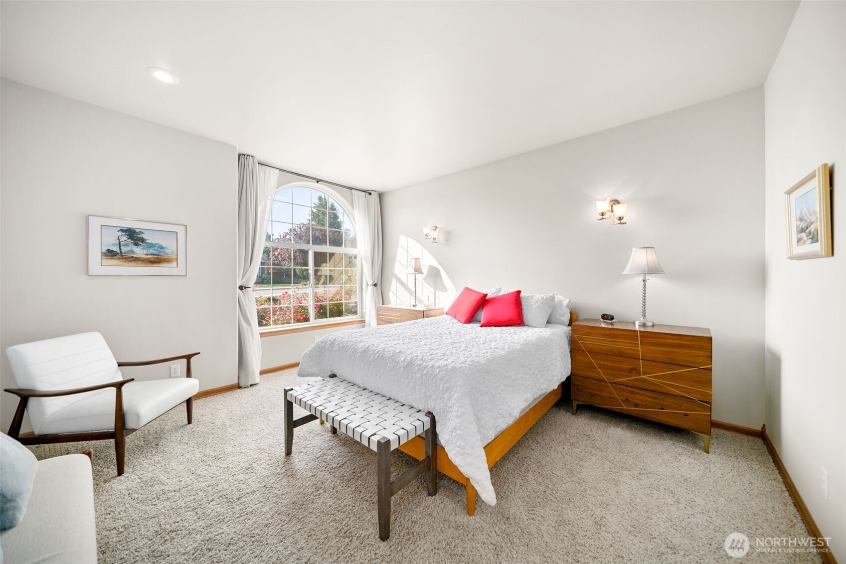 194 Lilly Lane Wenatchee, WA 98801 - Photo 9 of 37 a bedroom with a bed and a table