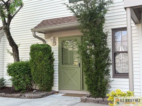 $2,400 | 2513 Lighthouse Lane, Unit 2513, Sayreville, NJ 08859