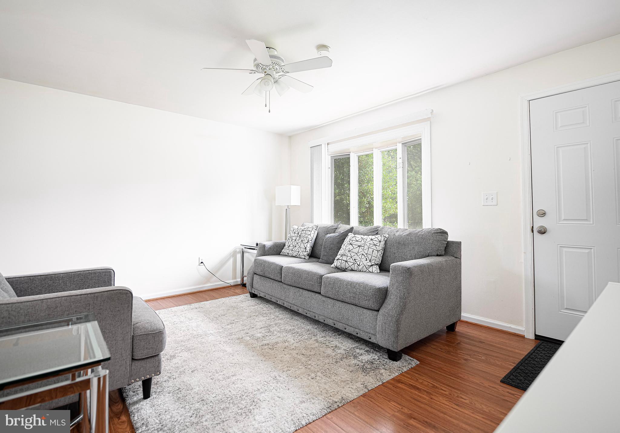 323 Walgrove Road Reisterstown, MD 21136 - Photo 6 of 26 Loads of natural daylight through bay window!