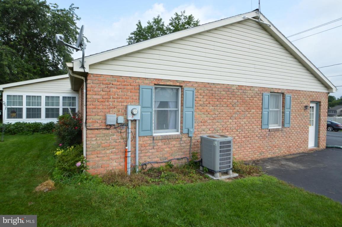 600 Pine Hill Road Lititz, PA 17543 - Photo 8 of 40