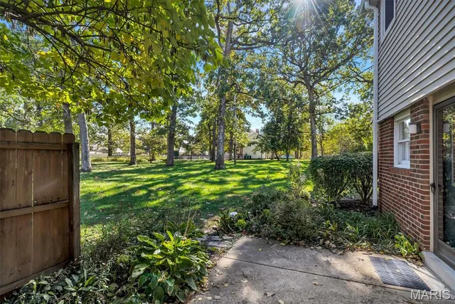 $299,000 | 9044 West Swan Circle, Brentwood, MO 63144