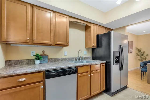 $299,000 | 9044 West Swan Circle, Brentwood, MO 63144