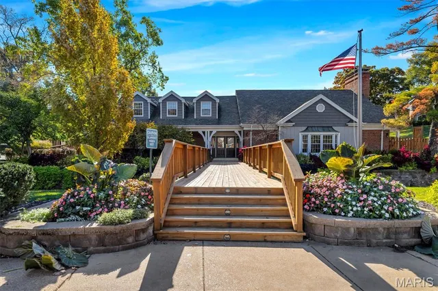 $299,000 | 9044 West Swan Circle, Brentwood, MO 63144