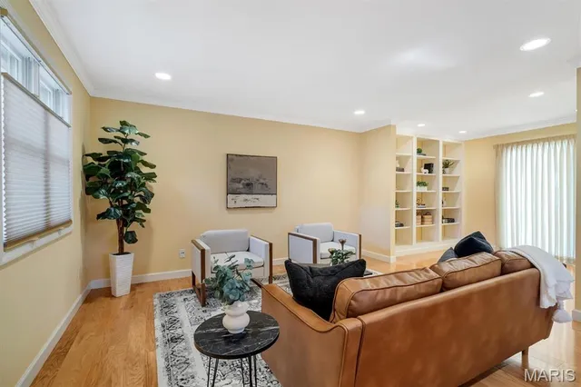 $299,000 | 9044 West Swan Circle, Brentwood, MO 63144