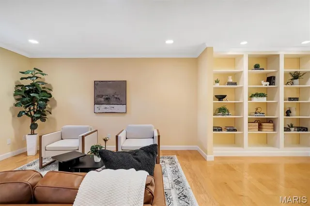 $299,000 | 9044 West Swan Circle, Brentwood, MO 63144