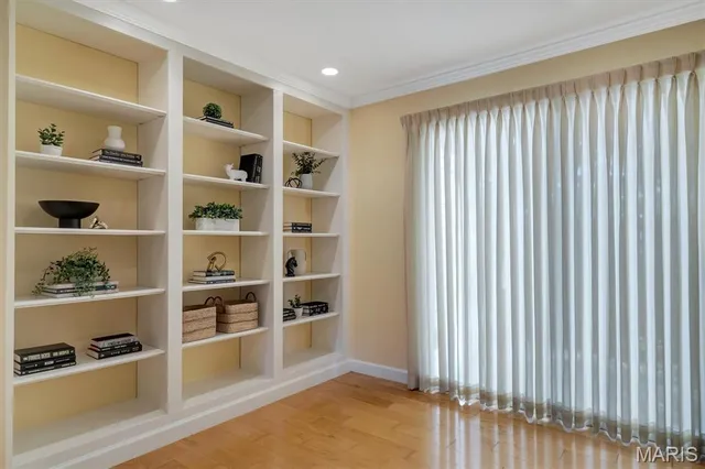 $299,000 | 9044 West Swan Circle, Brentwood, MO 63144