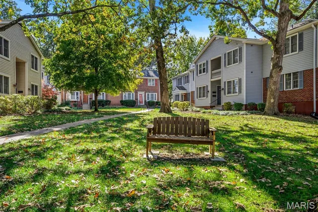 $299,000 | 9044 West Swan Circle, Brentwood, MO 63144