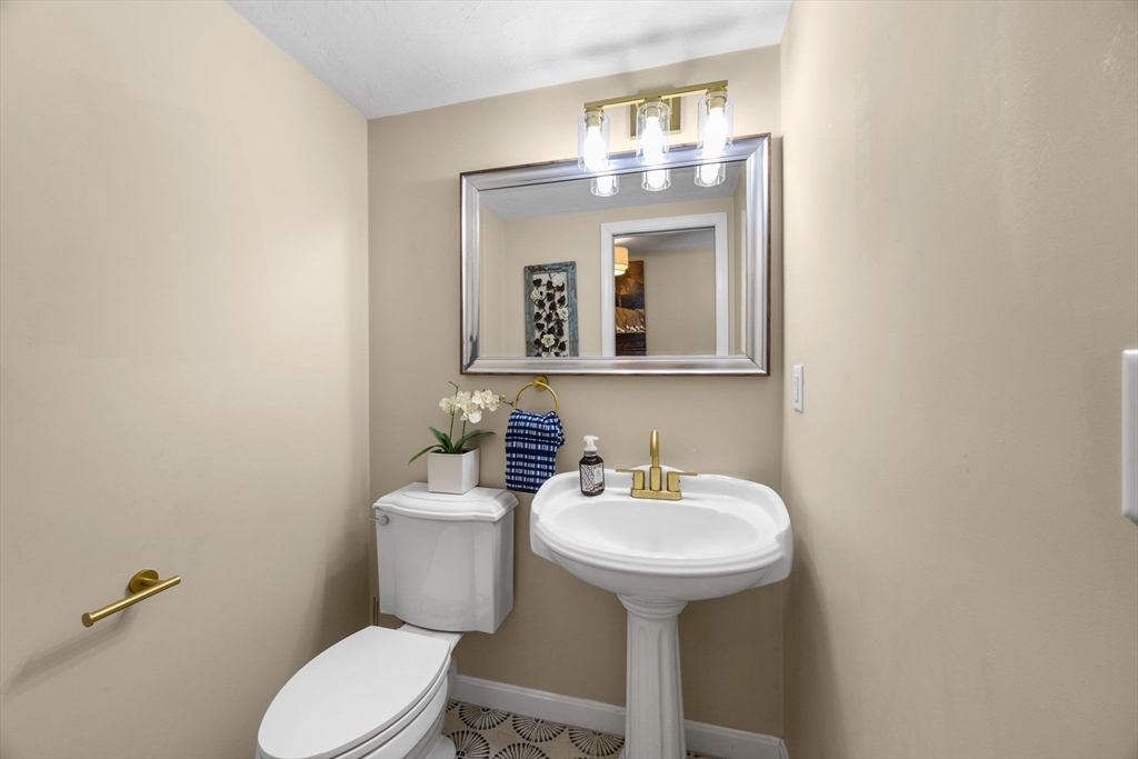 33 Lakefield Road Yarmouth, MA 02664 - Photo 12 of 33 Gallery Image 12