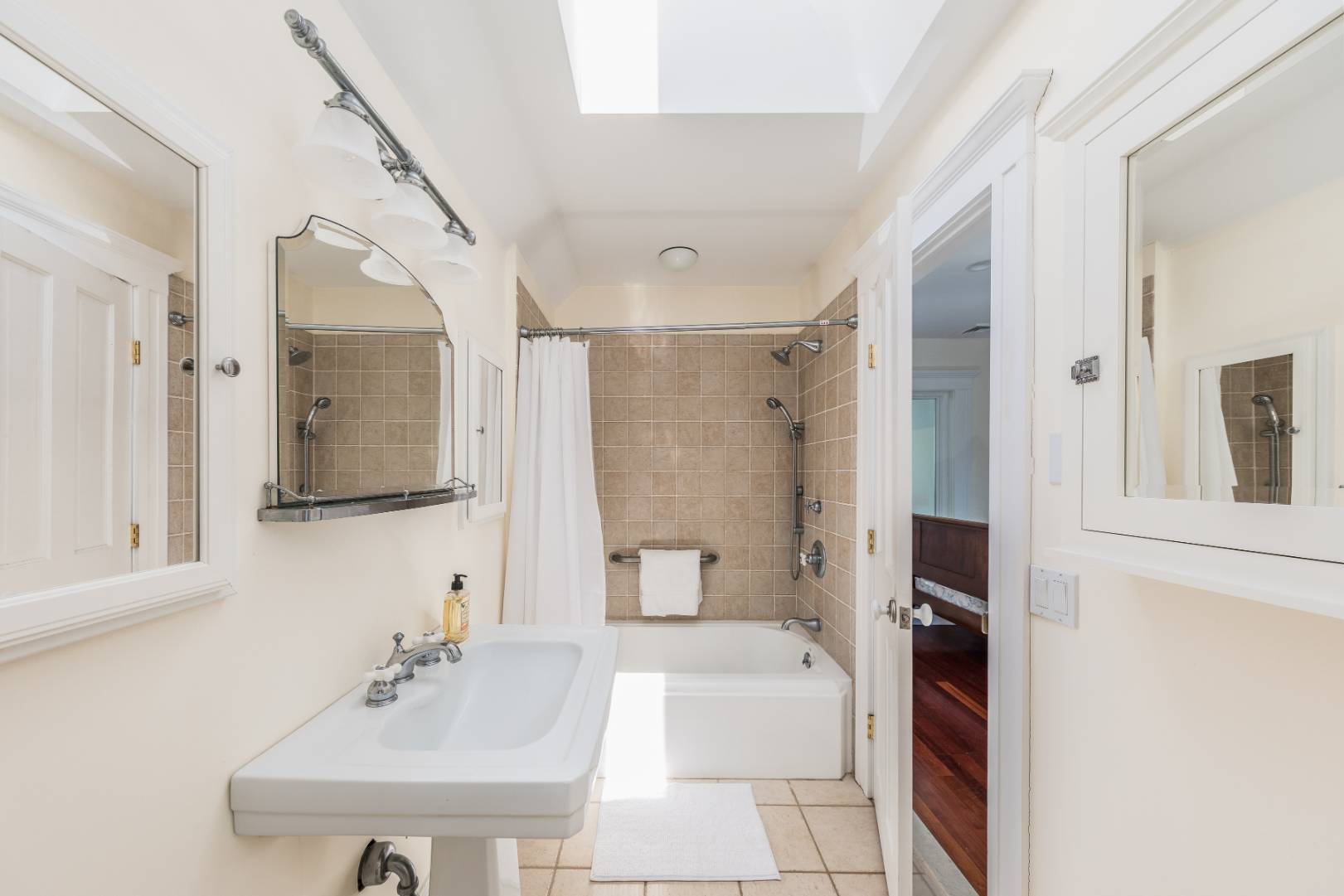 32 Captain Kidds Path Montauk, NY 11954 - Photo 14 of 25 a bathroom with a tub sink and mirror