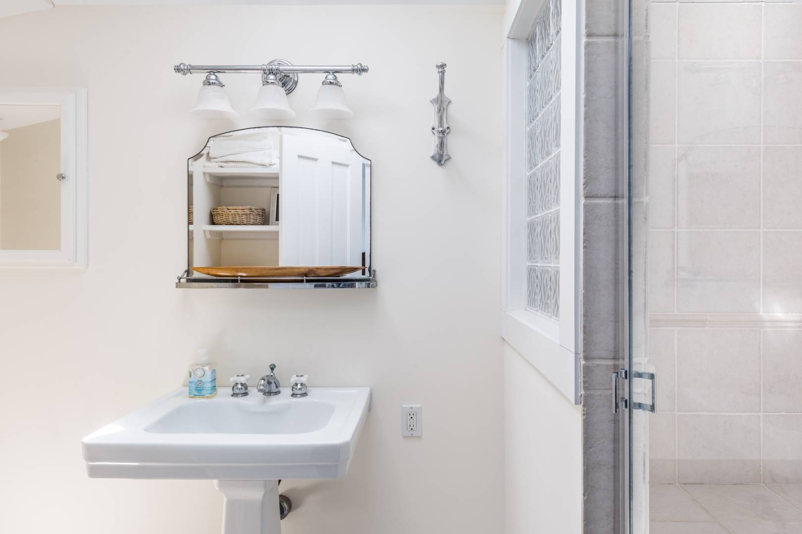 32 Captain Kidds Path Montauk, NY 11954 - Photo 16 of 25 a bathroom with a sink a mirror and vanity