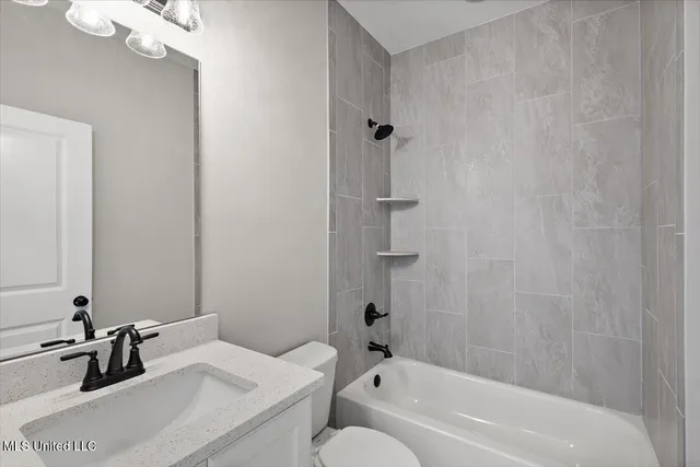 $366,900 | 804 Coahoma Court, Nesbit, MS 38651