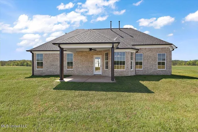 $366,900 | 804 Coahoma Court, Nesbit, MS 38651