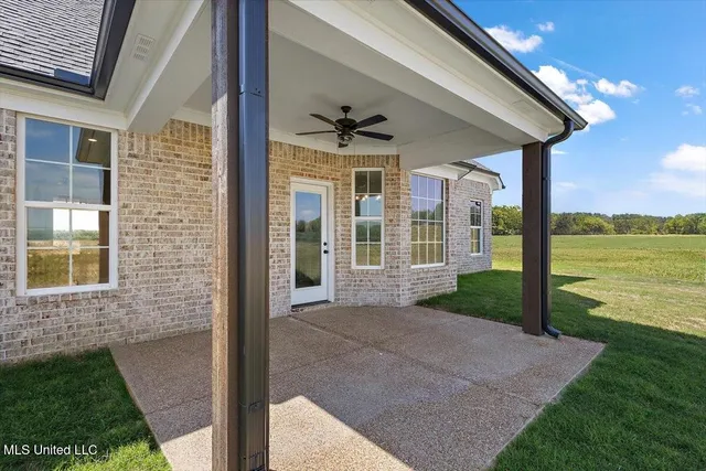 $366,900 | 804 Coahoma Court, Nesbit, MS 38651